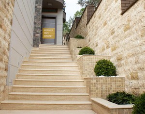Classic Travertine Trappe - Riser inkluderet