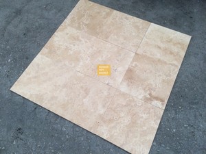 Travertino afilado con piedra