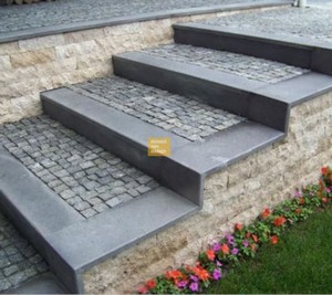 Basalt Stone Stair - Riser inkluderet - Patineret