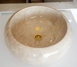 Lavabo en marbre beige