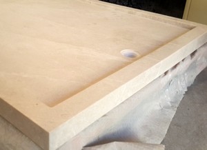 Beige Marmor-Duschwanne